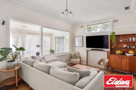 Stylish 2-Bedroom Beachside Home - Photo 3