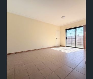 RENOVATED 2 BEDDEROM VILLA - Photo 3
