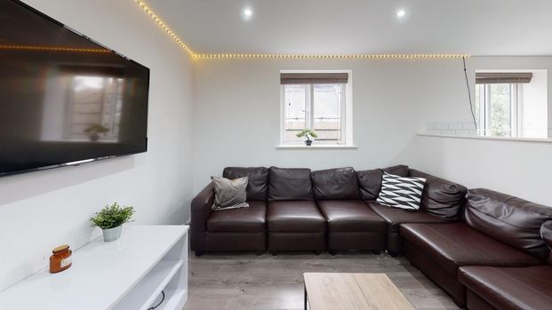 7 bedroom flat to rent - Photo 1