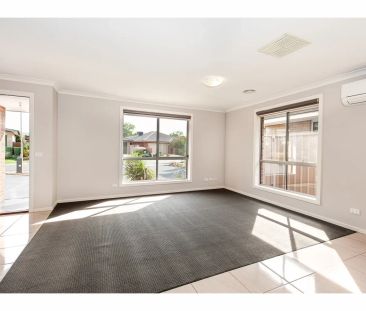 Spacious Family Home in Quiet Court - Photo 3