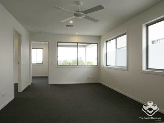 Executive Modern Designed Family Home - Photo 1