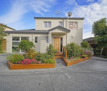 Modern 4-Bedroom Beauty in Wiri - Photo 4