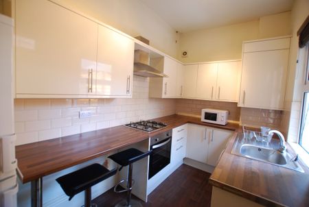 4 bedroom terraced house to rent - Photo 4