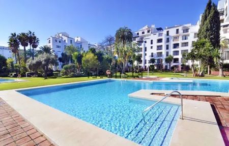 Alquiler de piso en Avenida José Banús - Foto 5