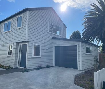 Modern Two bedroom Townhouse With Internal Garage - Photo 6