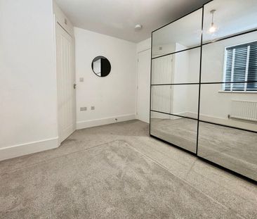 2 bedroom end of terrace house to rent - Photo 3