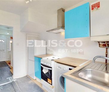 3 bedroom end of terrace house to rent - Photo 3