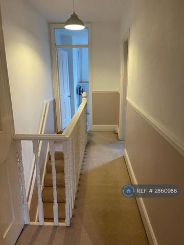 2 bedroom terraced house to rent - Photo 2
