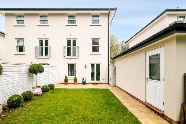 4 bedroom semi-detached house to rent - Photo 1