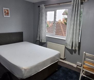 3 Bed Terraced House, Grange Road, LS10 - Photo 3