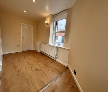 2 bedroom end of terrace house to rent - Photo 1