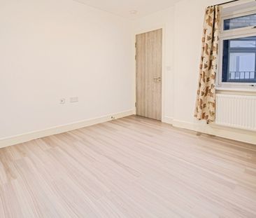 Flat to rent - London Road, Croydon, CR0 - Photo 2