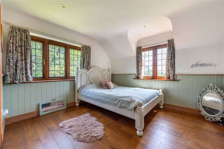 A unique family home in a tranquil setting, offering both modern living and easy access to excellent transport links and amenities. - Photo 3