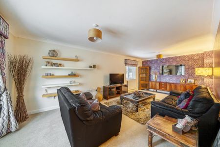 4 bedroom link detached house to rent - Photo 4