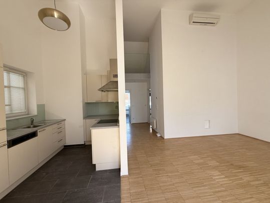 Schöne Terrassenwohnung im Herzen der Josefstadt! - Photo 1