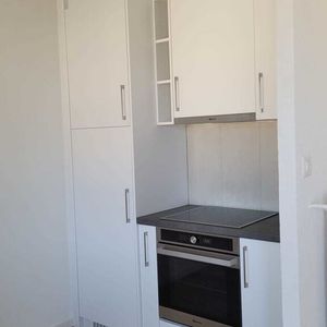 Spacious fully renovated studio with large balcony - Photo 2