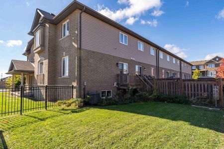 For Lease - 235 Bellagio Avenue, Hamilton, Ontario - Photo 2