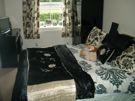 2 bedroom ground floor flat to rent - Photo 4