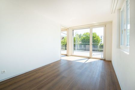 Moderne 2.5-Zimmer-Attikawohnung in grüner Oase in Pfäffikon – Willkommen in Ihrem neuen Zuhause! - Foto 5