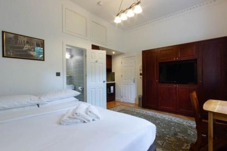 Studio Flat, Cartwright Gardens, WC1H - Photo 2