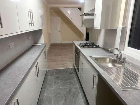 Knighton Lane, Leicester, LE2 - Photo 4