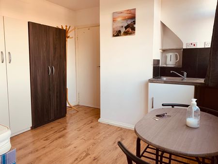 Studio Flat, Watford Road, HA1 - Photo 3