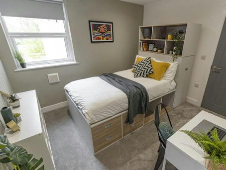 Terraced House to rent on - Photo 2