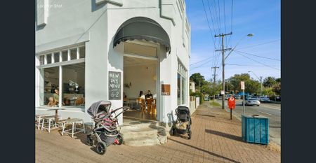 Character Home – Convenient Location - Photo 3