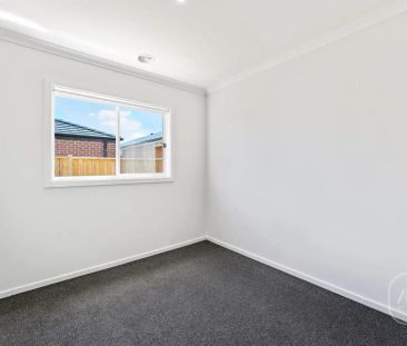 “Contemporary Comfort in Prime Tarneit Location I Three-Bedroom House” - Photo 3