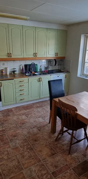 Praktisk och centralt belägen villa med 7 sovrum - Foto 1