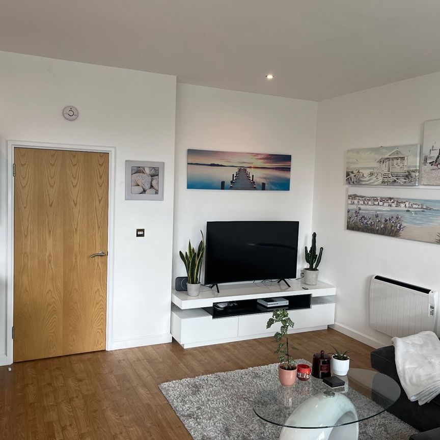 2 Bed Flat, Warwickgate House, M16 - Photo 1