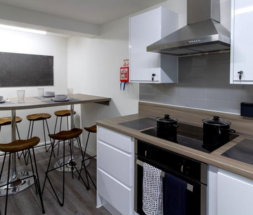 1 bedroom in a flat share to rent - Photo 3