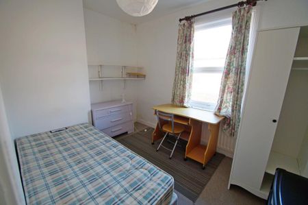 3 bedroom terraced house to rent - Photo 3