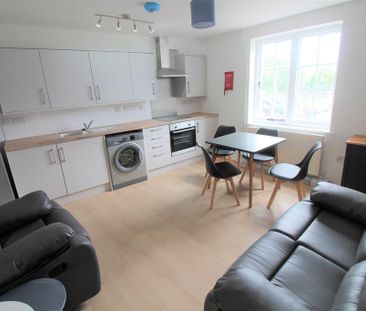 1 bedroom in a house share to rent - Photo 4