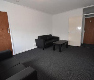 4 bedroom flat to rent - Photo 1