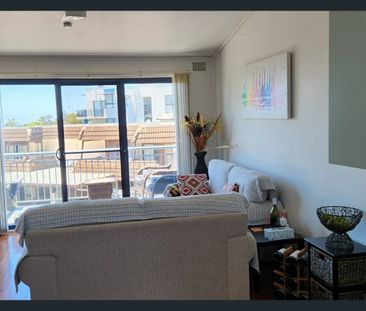 UPSTAIRS 2 BEDROOM UNIT WITH LAKE VIEWS! - Photo 1