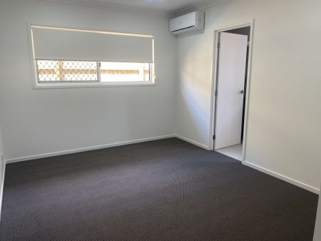 Perfectly Positioned Brand New Family Home looking for long tenants to enjoy! - Photo 4