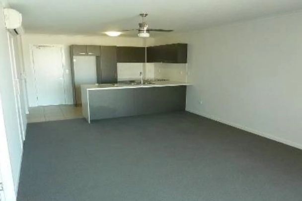 Spacious, secure apartment! - Photo 1