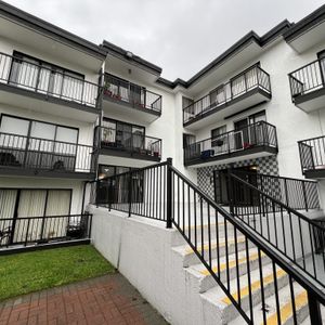 Renaissance On Shaw - Photo 3