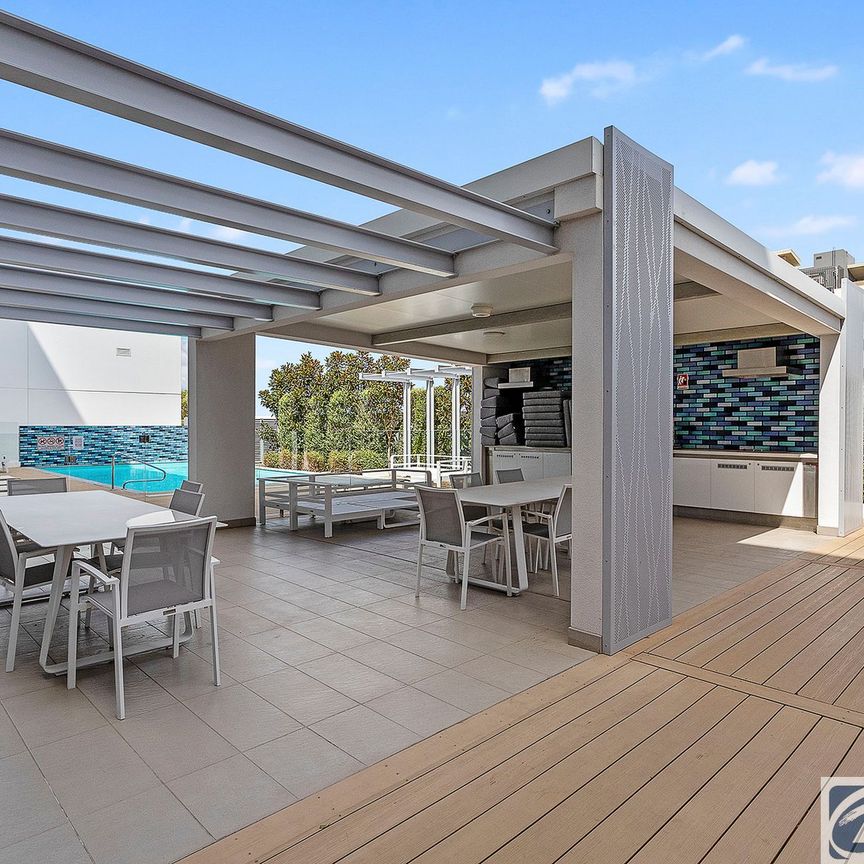 Gorgeous, modern ground floor apartment FIRST HOME OPEN SATRUDAY 11 APRIL AT 12.00pm SHARP! - Photo 1