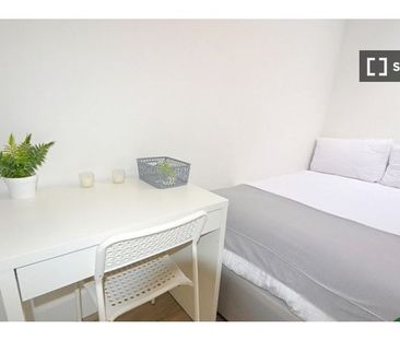 Room for rent in 4-bedroom apartment in Drimnagh, Dublin - Photo 2