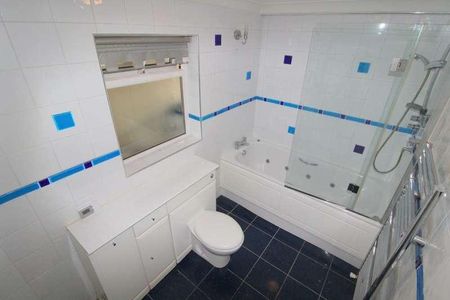 Long Lane, Staines-upon-thames, TW19 - Photo 4