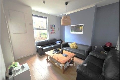 6 Bedroom Student Properties Woodhouse - Photo 1