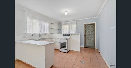 TWO BEDROOM GROUND LEVEL UNIT - WALK TO EVERYTHING! - Photo 3