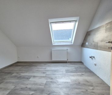 Helle und frisch renovierte Dachgeschosswohnung in zentraler Lage v... - Photo 5