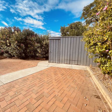 Lovely 3 Bedroom Home - Photo 3