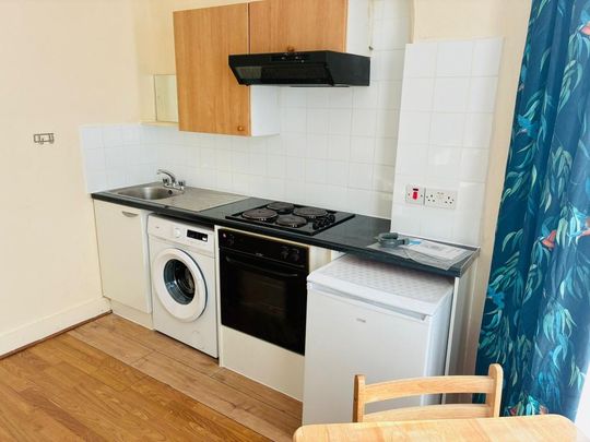 Studio to rent - Photo 1