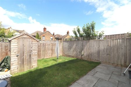 North Road, Woking - 3 bedrooms Property for lettings - Seymours - Photo 4