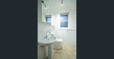 BRIGHT ONE BEDROOM APARTMENT WITH STUDY - Photo 3