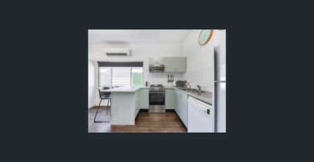 Charming 3 Bedroom Home in the heart of Paddington! - Photo 2